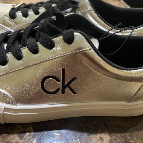 Shoes - Picture 2 of 6